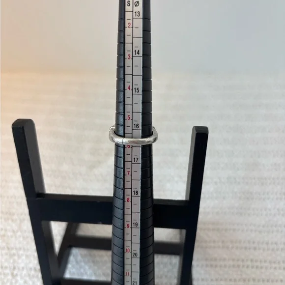 Elegant Silver Infinity Knot Ring - Picture 3 of 3